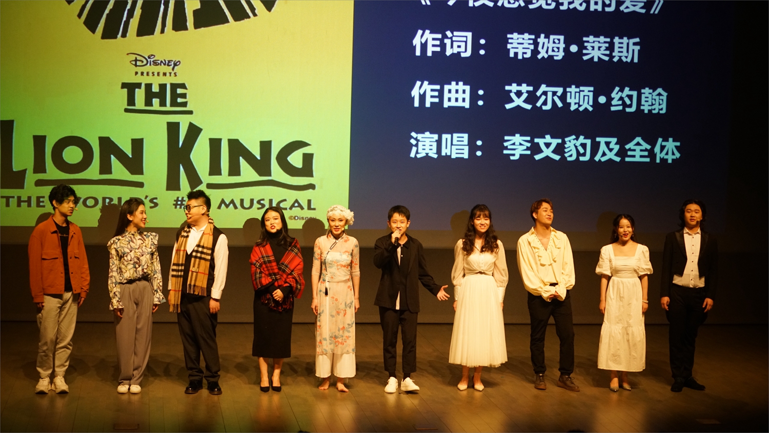 中国音乐学院同学们现场表演.jpg