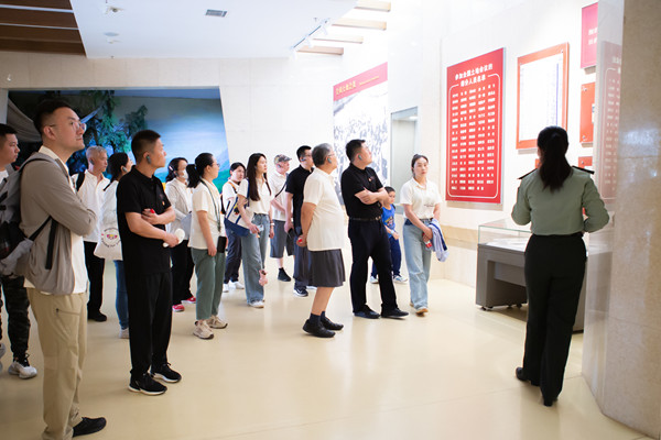 757c452944194ad386373f7d2059fa11.jpg 006A3823_??.jpg